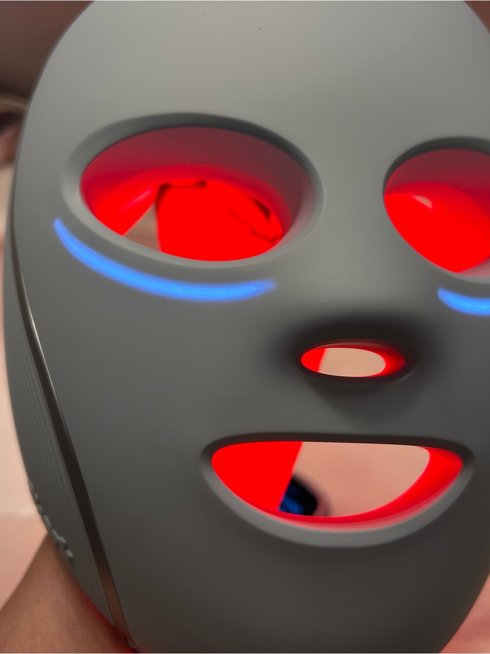 Shark Beauty CryoGlow Red Blue & Infrared iQLED Face Mask & Under Eye Cooling